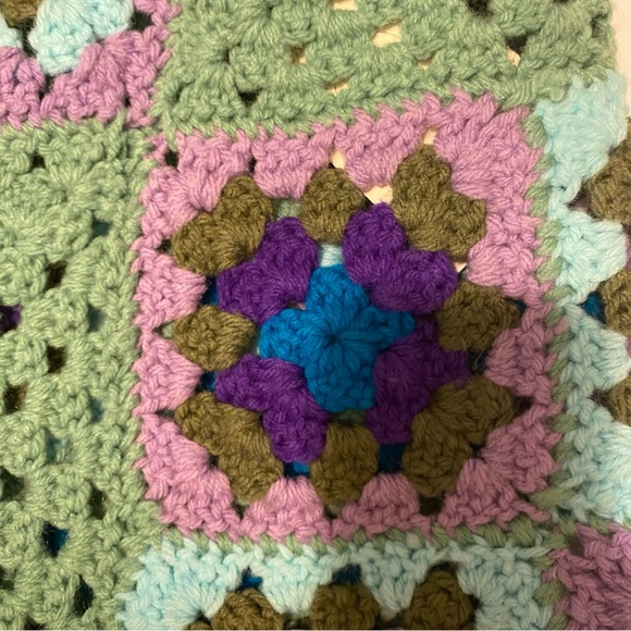 NWT Urban Renewal Small Crocheted Remade Blanket Green Granny Square Mini Skirt - Picture 6 of 9